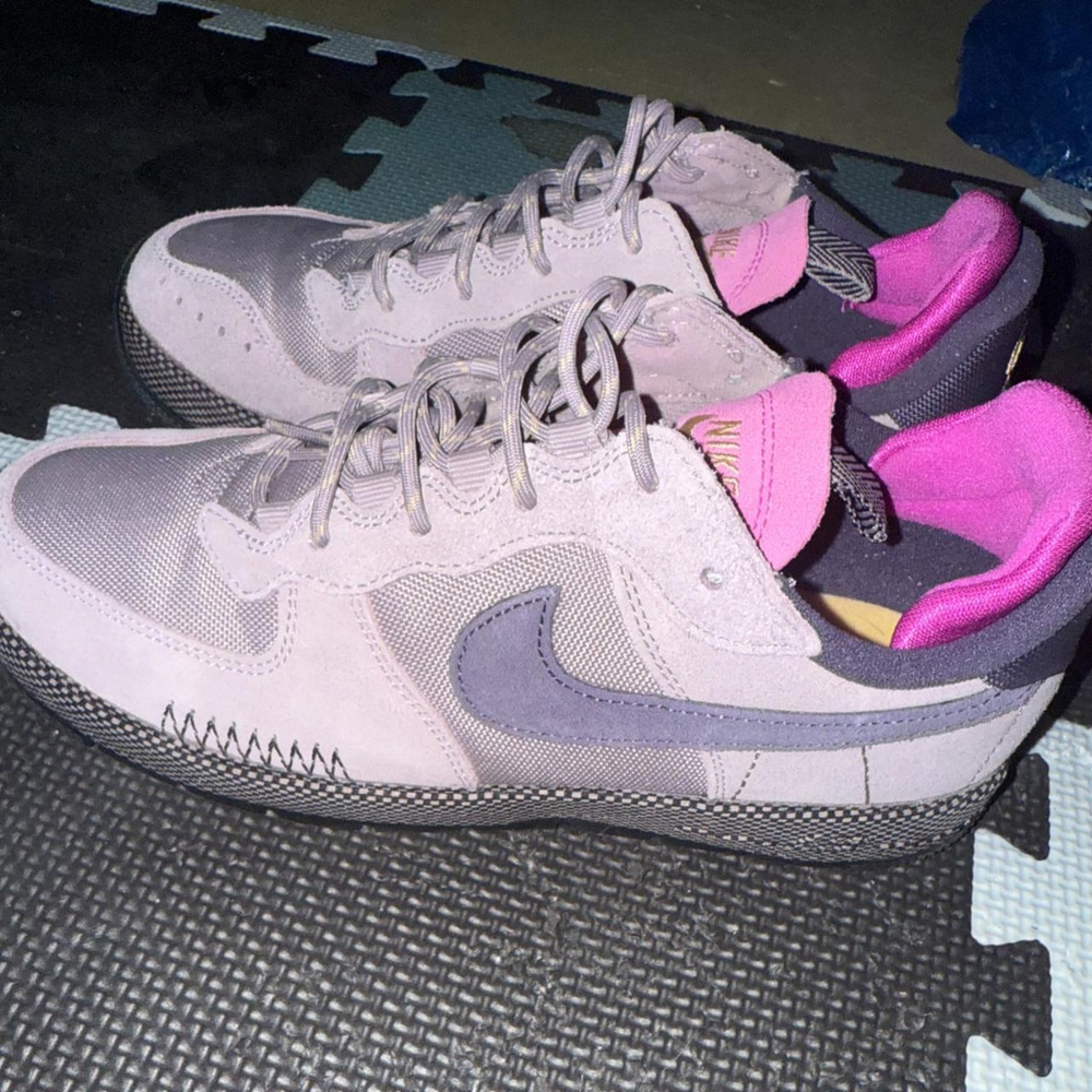 Nike Wmns Air Force 1 Wild shoes
Size 9w
